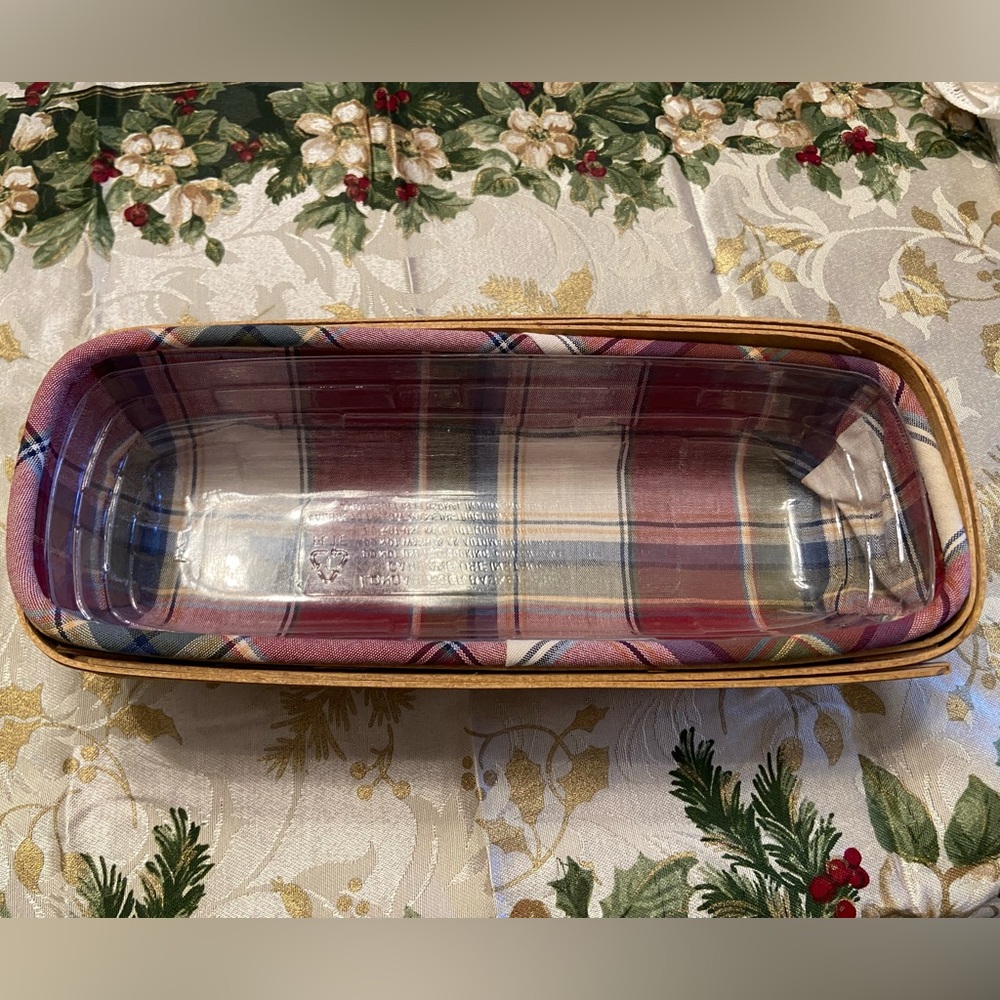 Longaberger cracker basket with fabric lining and plastic insert